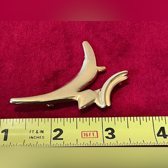 Christmas Pin/Brooch. Gold-tone Reindeer. Vintage - Picture 6 of 6